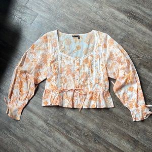 Light material pattern top NWOT